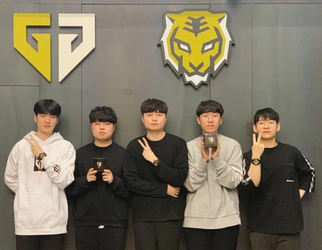 对阵皇家贝 对阵皇家贝