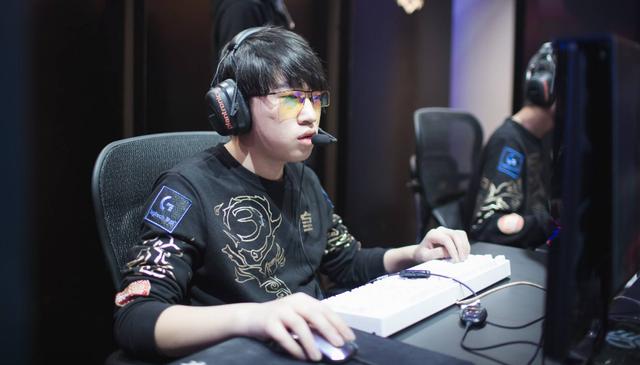 足球世界里 足球世界里